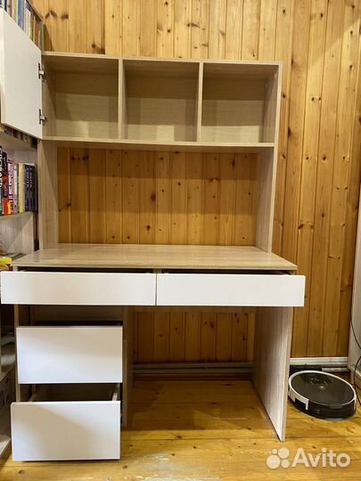 Письменный стол с тумбой, полка-надстройка