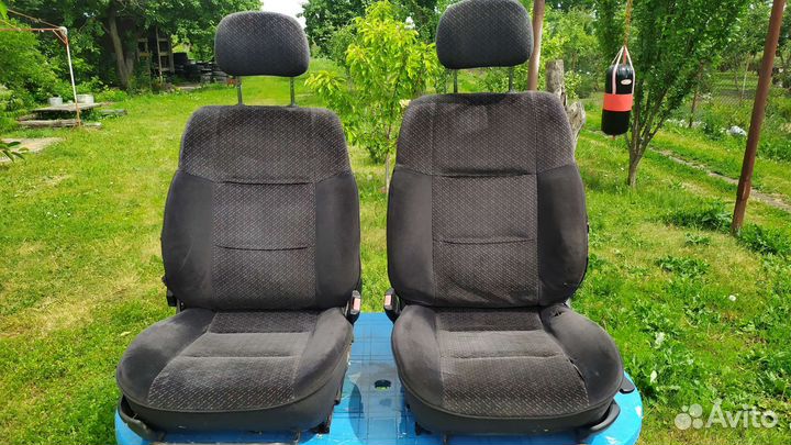Передние сиденья Опель вектра б