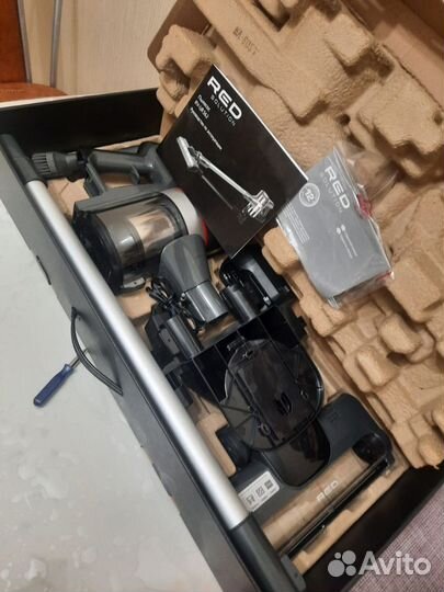 Пылесос вертикальный RED solution RV-UR362