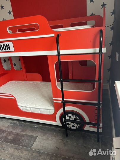 Двухъярусная детская кровать