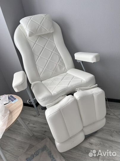 Педикюрное кресло на гидравлике и кресло местера