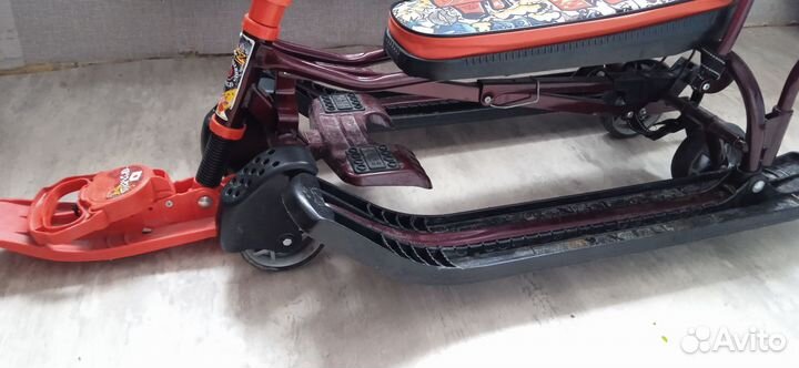 Детский снегокат с ручкой и колесами