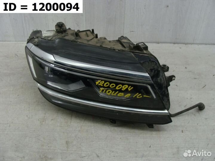 Фара правая Volkswagen Tiguan