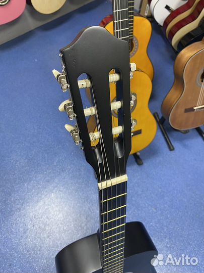 Классическая гитара черная матовая