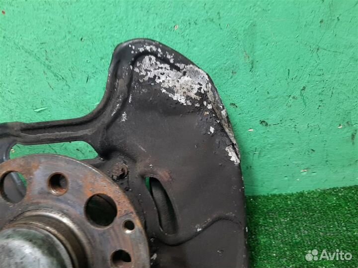 Кулак передний правый Mercedes Benz C-Class W204