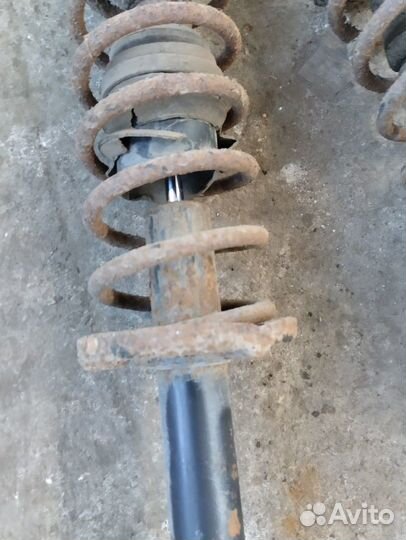 Стойки задние Volkswagen Golf 2