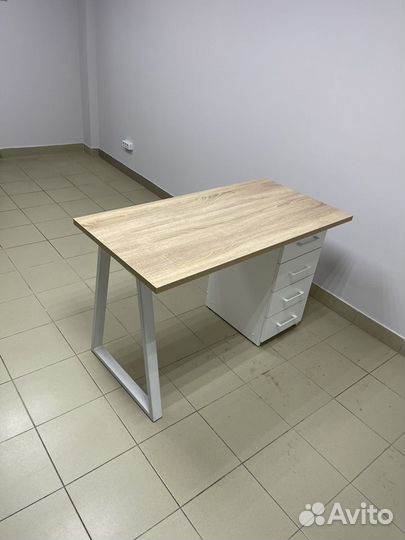 Маникюрный стол