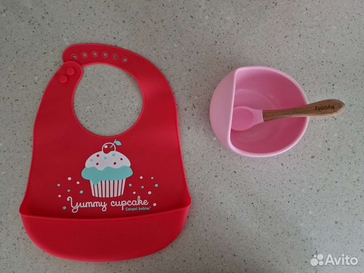 Детская посуда (тарелка, ложка, нагрудник)