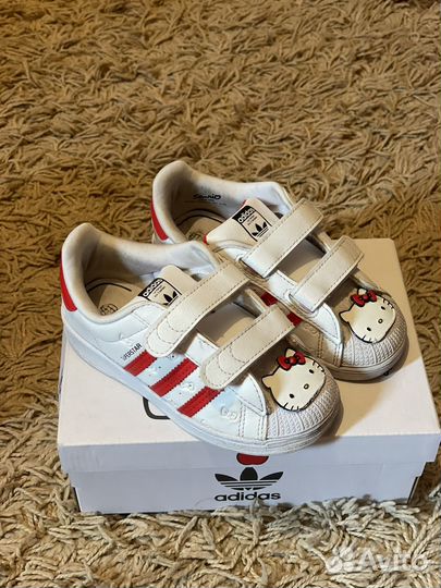 Кроссовки для девочки