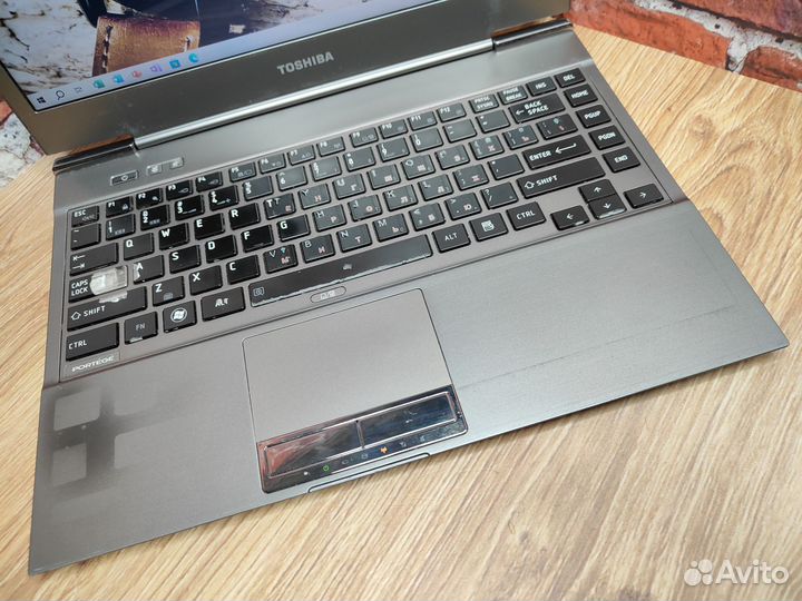 Ультрабук Toshiba i3-2367M/ RAM 10/ SSD 128