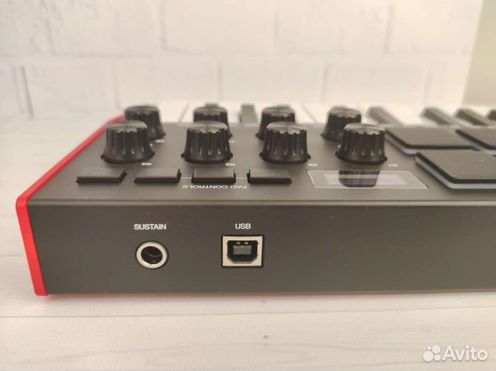 Midi-клавиатура akai MPK Mini MK3 (чёрно-белая)