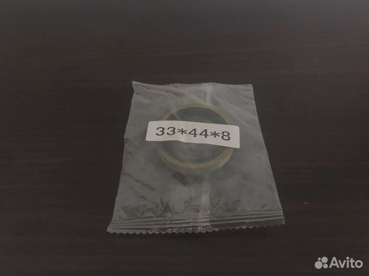 Сальник 33*44*8