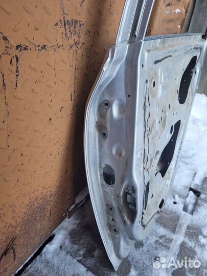 Toyota corolla 150 дверь