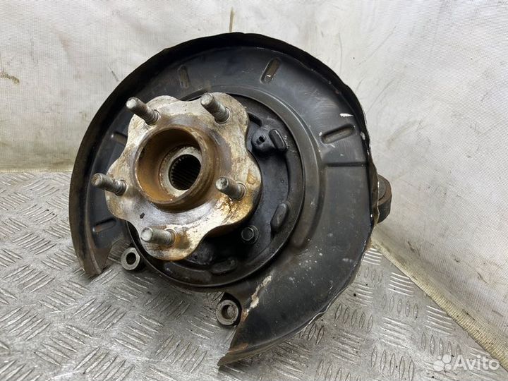 Щит опорный задний правый Nissan X-Trail T30