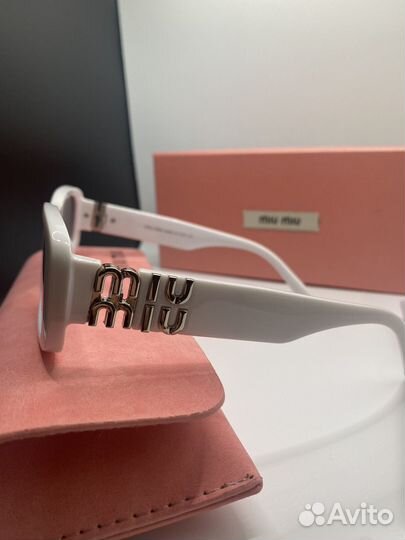 Солнцезащитные очки женские miu miu