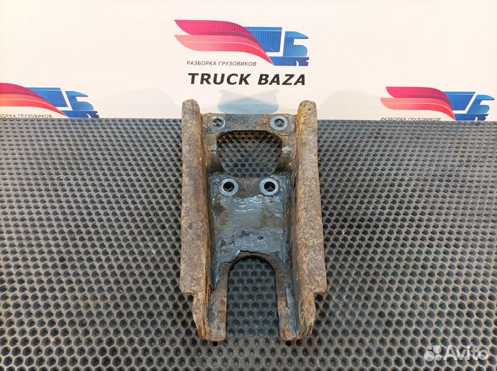 7421507833 Кронштейн амортизатора переднего