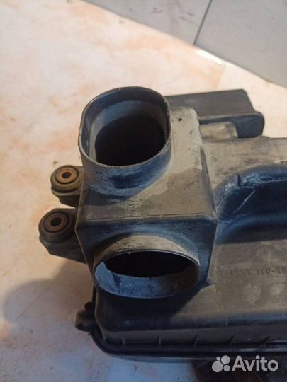 Корпус воздушногo фильтра Mitsubishi Galant 2000