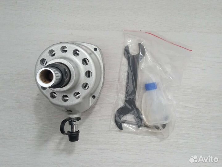 Наладонный пневмомолоток (нейлер)