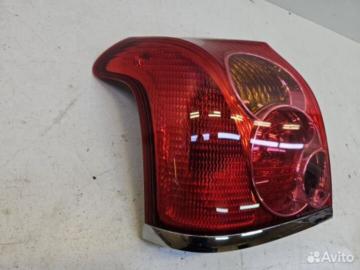 Фонарь левый Toyota Avensis T250 2002-2006