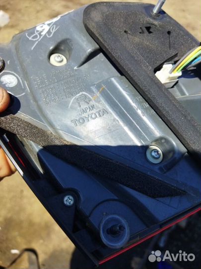 Стоп-сигнал задний правый Lexus Ls600Hl UVF46