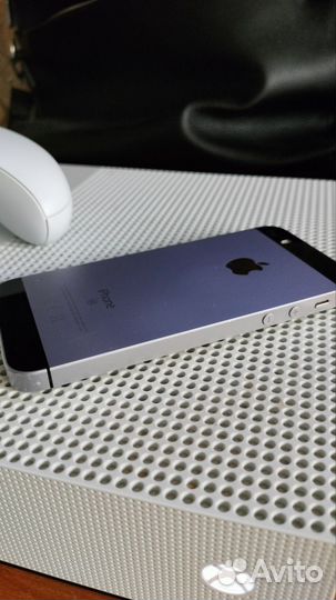iPhone SE, 32 ГБ