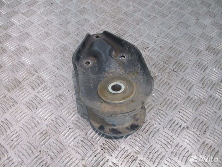 Кронштейн передней рессоры Iveco 504354486