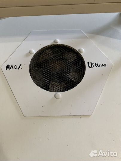 Маникюрный стол с вытяжкой