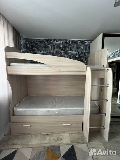 Двухъярусная кровать бу с матрасами