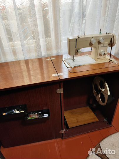 Швейная машина 