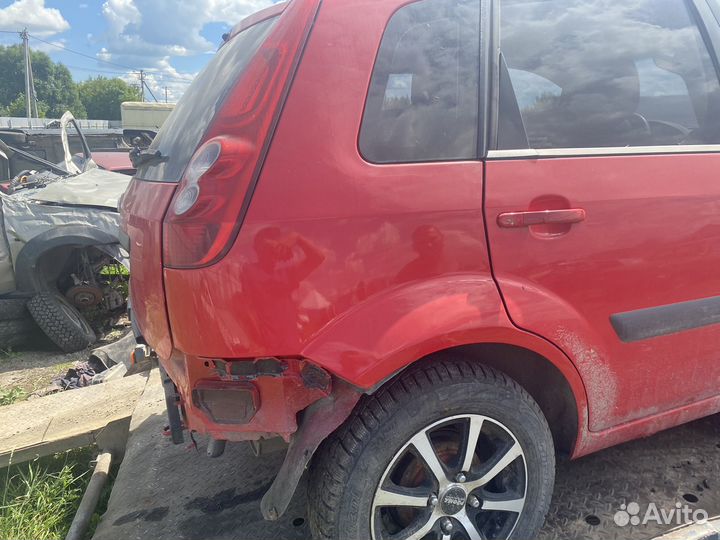 Крыло заднее правое на Ford Fiesta MK5 2007