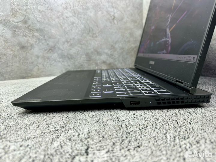 Игровой ноутбук Lenovo на Core i5-9300H/ 1650