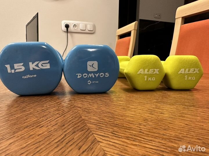 Гантели alex 1 кг и domyos 1, 5 кг