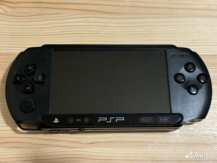 Sony PSP E1008 Street 16gb прошитая с играми