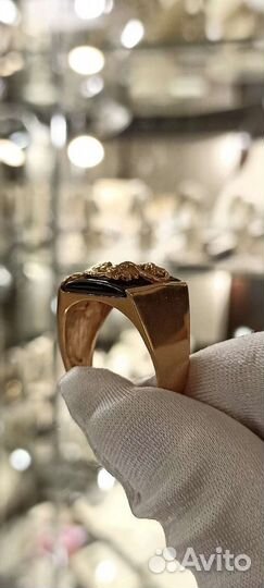 Мужская золотая печатка с камнем