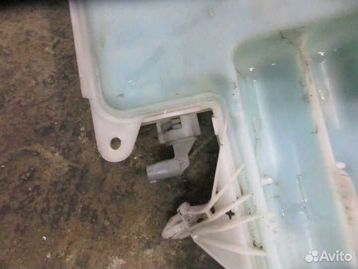 Бачок омывателя лобового стекла BMW 1-серия E87/E8