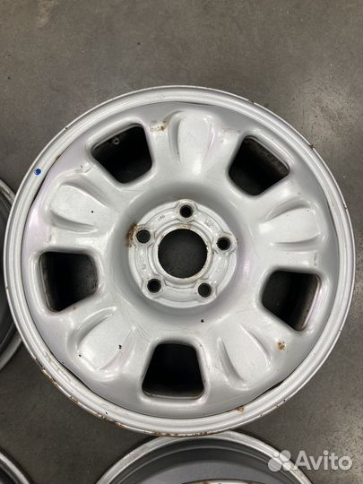 Штампованый диск на Renault Duster R16