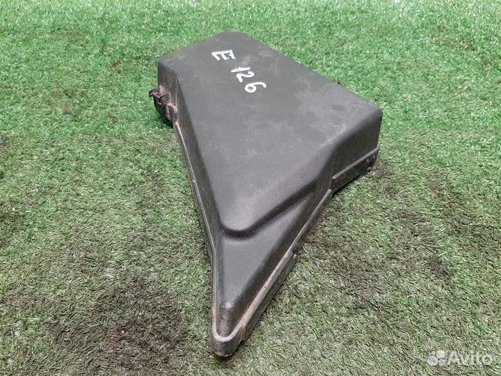 Крышка блока предохранителей (моторный отсек) Sub