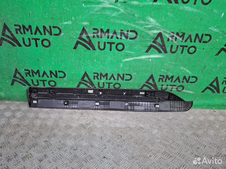 Молдинг двери сдвижной правый Kia Carnival 4