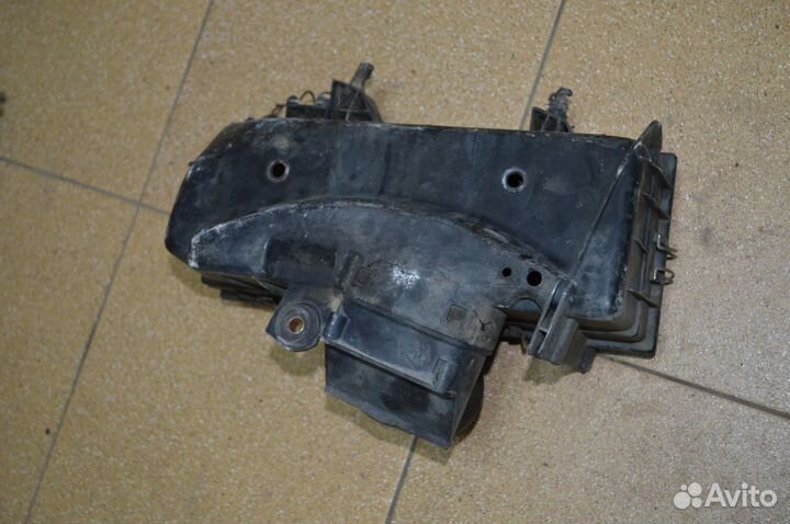 Корпус воздушного фильтра Ауди 80 В3