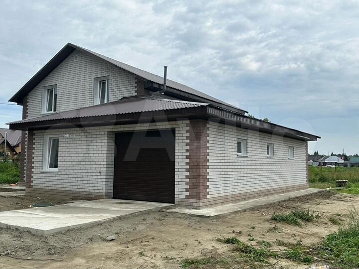 Дом 185,8 м² на участке 10,7 сот.