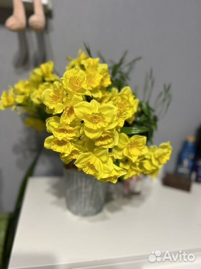 Искусственные цветы нарциссы