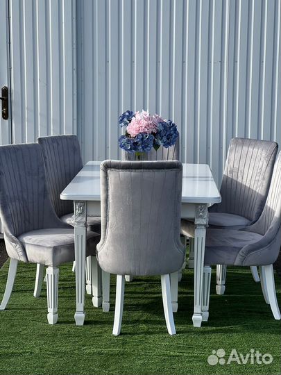 Стол и стулья