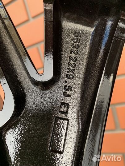 Чёрные диски R22 Audi Q7 Q8