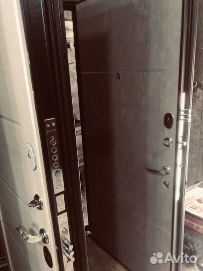 Дверь входная металлическая б/у с установкой