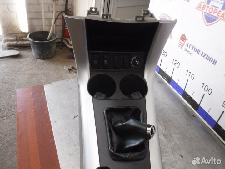 Консоль между сидений Lifan X60 1.8 2013