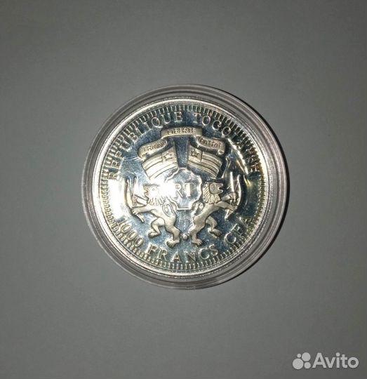 Красивая серебрянная инвестиционная монета,серебро