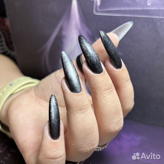 Модель на маникюр