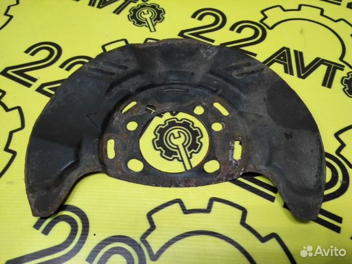 Щиток тормозного механизма передний левый Subaru