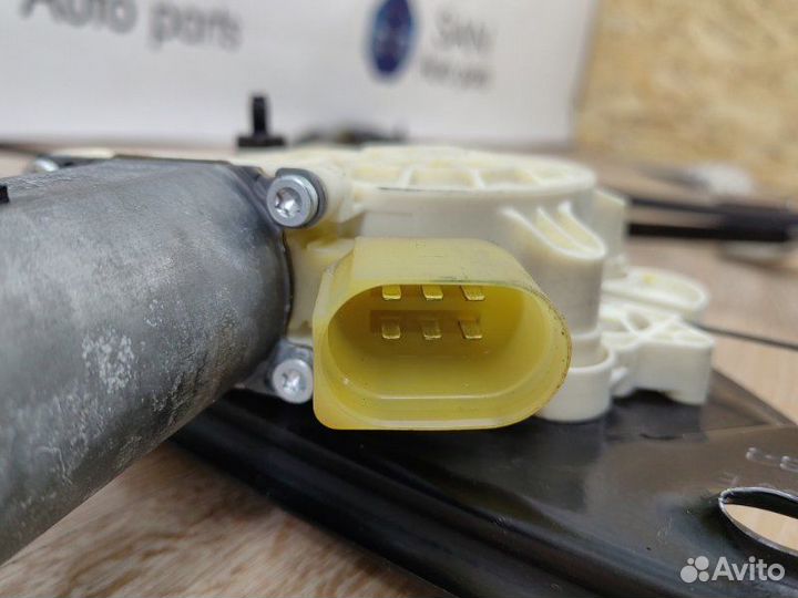 Стеклоподъемный механизм передний правый Bmw X5