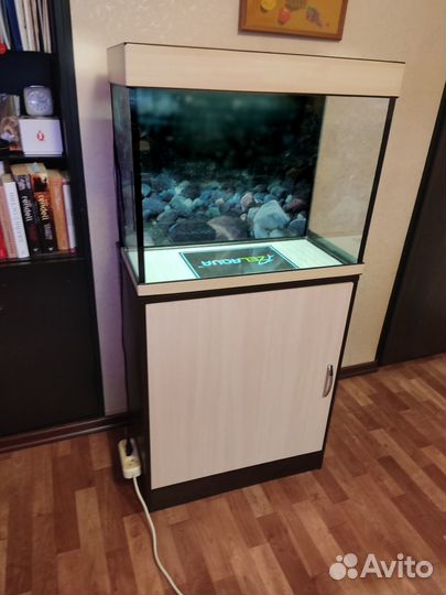 Продам аквариум с тумбой 90 л